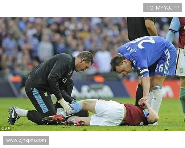 足球明星的恶劣犯规背后隐藏的竞技精神与道德困境分析