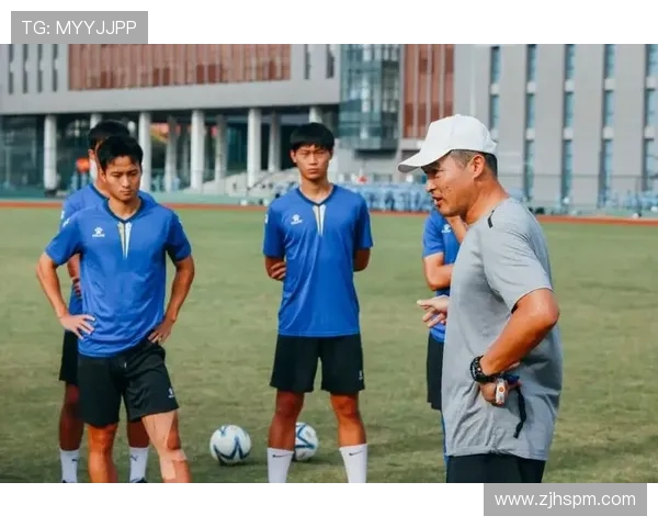 当今足坛谁是最受欢迎的足球明星引发热议与讨论