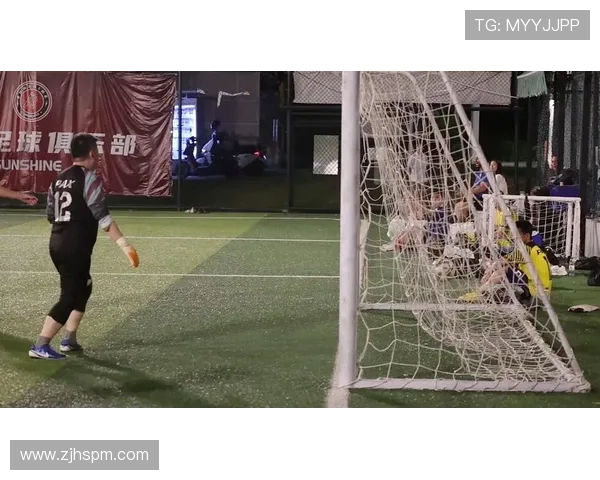 世界足球明星解说视频带你领略精彩瞬间与背后故事的完美结合